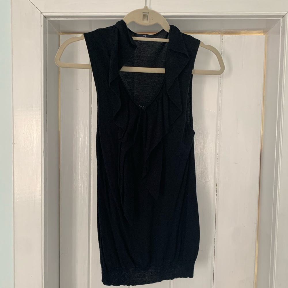 Gap black ruffle tank top